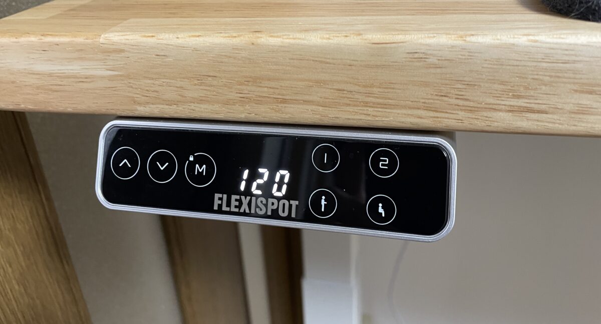 FlexiSpot コントローラーで高さ調整